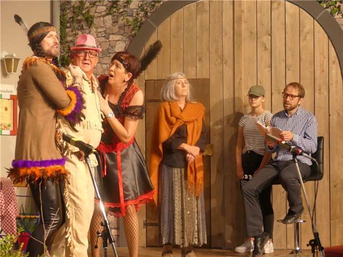 Bürgermeister Alfons Hägele will beim Casting jetzt den Old Shatterhand geben, man hat ihm aber den passenden Hut geklaut.