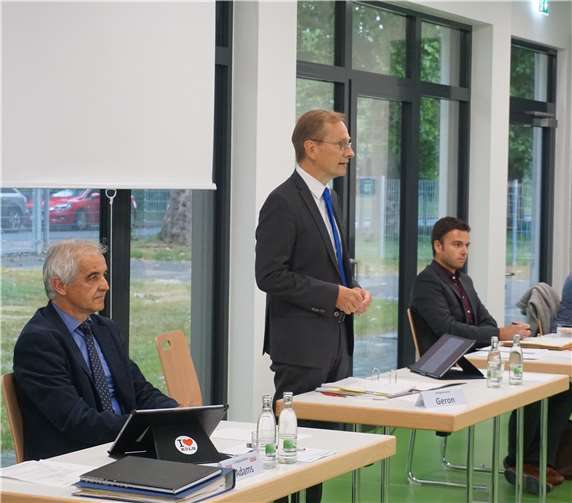 Bürgermeister Andreas Geron (Mitte) hatte kein Verständnis für die verzögerte Bekanntmachung der geänderten Gemeindeordnung. Foto:ROB