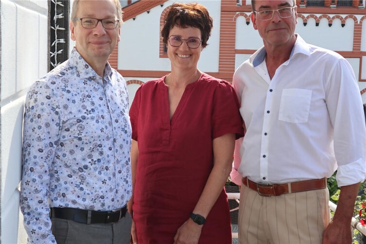 Bürgermeister Andreas Geron begrüßte Elfi Pauly und Thomas Schäfer (v.l.) als neue Kollegin und neuen Kollegen im Rathaus.