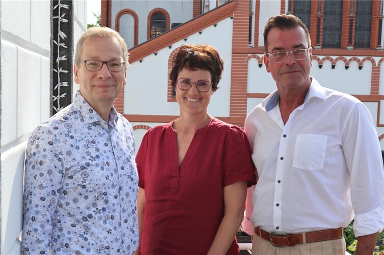 Bürgermeister Andreas Geron begrüßte Elfi Pauly und Thomas Schäfer (v.l.) als neue Kollegin und neuen Kollegen im Rathaus.