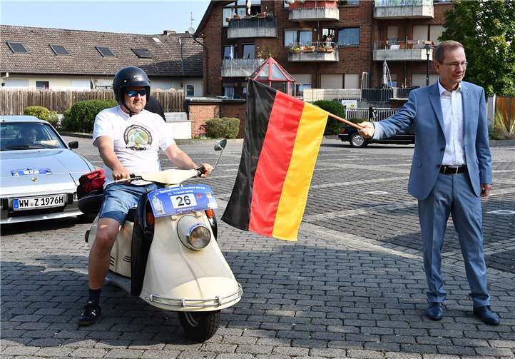Bürgermeister Andreas Geron war beim Start der 12. Barbarossa Classic vor Ort.