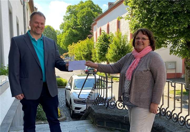 Bürgermeister Axel Spiekermann freute sich, die anonyme Spende weiterleiten zu können. Foto: privat