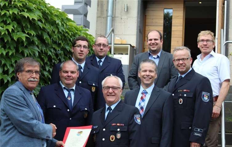 Bürgermeister Bell spricht Harald Moog seinen Dank aus.privat