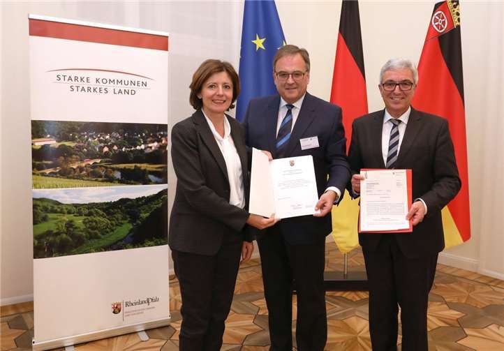 Bürgermeister Bernd Weidenbach (Mitte) vertritt die Interessen der Verbandsgemeinde Bad Breisig in der von Ministerpräsidentin Malu Dreyer und Innenminister Roger Lewentz gestarteten Zukunftsinitiative „Starke Kommunen – Starkes Land“.
