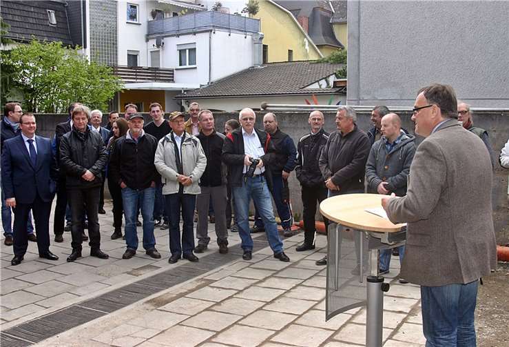 Bürgermeister Bernd Weidenbach begrüßte die Gäste und gab einen Überblick über die Maßnahme.Rü