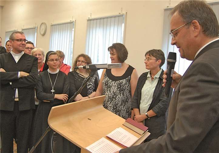 Bürgermeister Bernd Weidenbach sprach ein herzliches Willkommen an das neue Seelsorge-Team aus.