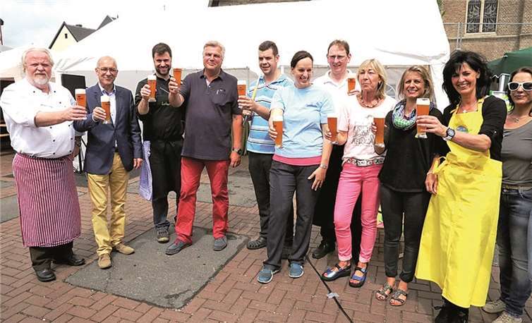 Bürgermeister Bert Spilles (2.v.l.) eröffnete feierlich die Culinaria.StF