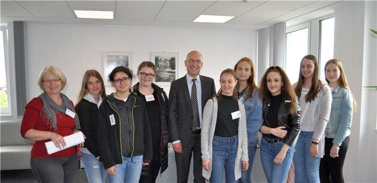 Bürgermeister Bert Spilles begrüßte die Teilnehmerinnen des Girls’Day im Rathaus der Stadt Meckenheim. Stadt Meckenheim