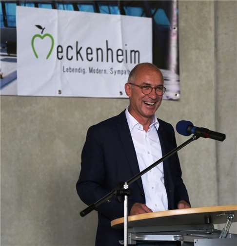 Bürgermeister Bert Spilles bei seiner Rede zum Richtfest.