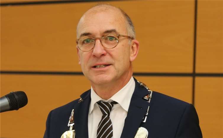 Bürgermeister Bert Spilles mit seiner Amtskette.StF