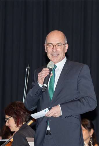 Bürgermeister Bert Spilles sprach zu Beginn des ersten Neujahrskonzerts der Stadt.