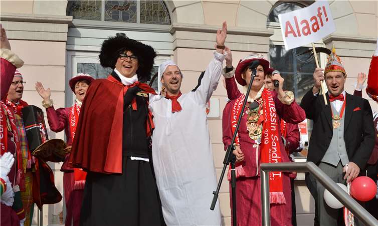 Bürgermeister Björn Ingendahl als Schlafmütz, Pastor Frank Klupsch als Gouvernante und Obermöhn Tina Möcking nach der gelungenen Machtübernahme.