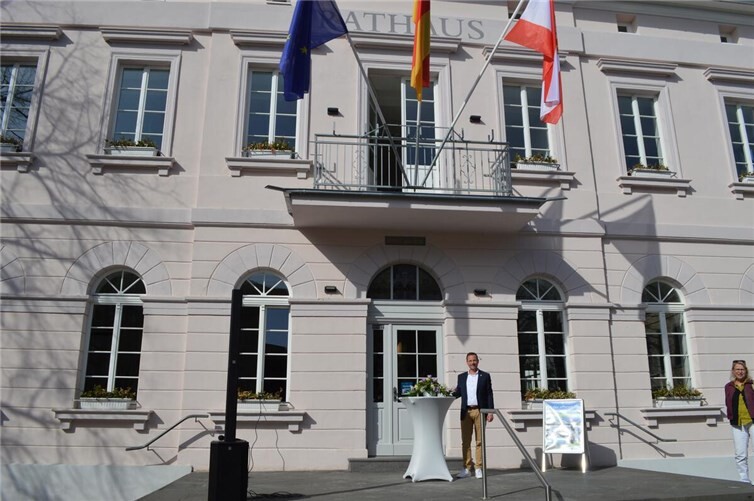 Bürgermeister Björn Ingendahl präsentierte das komplett kernsanierte Remagener Rathaus der Öffentlichkeit.