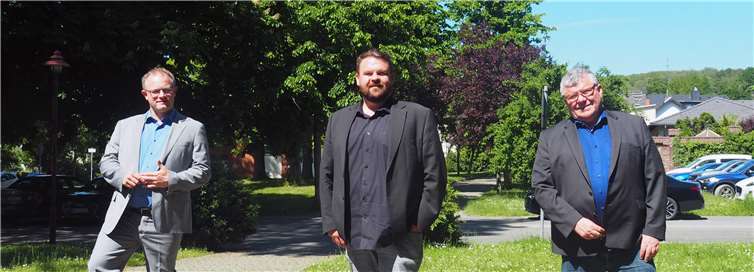 Bürgermeister Christoph Mohr (Mitte) hatte Neuwieds OB Jan Einig (links) und den Neuwieder Kreisbeigeordneten Michael Mahlert (rechts) nach Bendorf eingeladen. Foto: Stadt Bendorf am Rhein