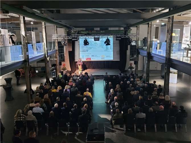 Bürgermeister Christoph Mohr begrüßte die Gäste in der Krupp’schen Halle.
