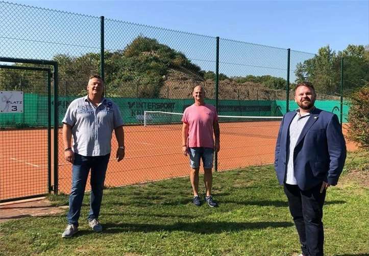 Bürgermeister Christoph Mohr (rechts) stattete dem TC Bendorf einen Besuch ab. Foto: privat