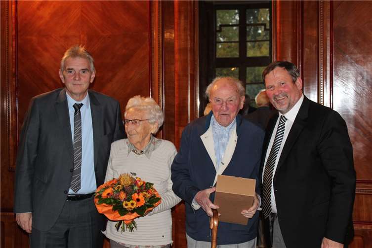 Bürgermeister Claus Peitz, Margareta Rheinard, Kurt Roßbruch und Ortsvorsteher Hartmut Dressel (von links) beim Seniorenfest 2019 in Namedy.Foto: privat