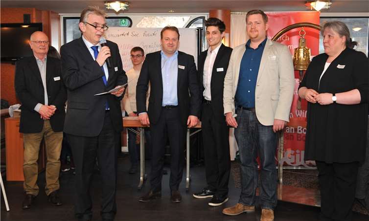 Bürgermeister Claus Peitz begrüßte die mehr als 100 Vertreter vor Vereinen, Organisationen und Institutionen aus Andernach zum World-Café. Stadt Andernach/Maurer