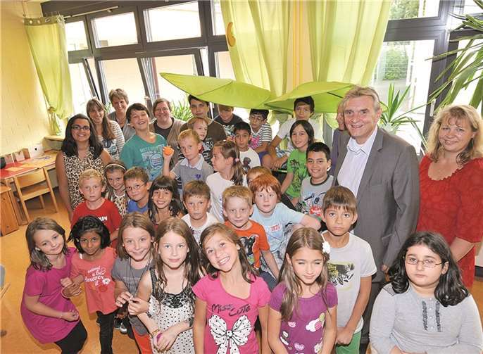 Bürgermeister Claus Peitz besuchte die neuen Räumlichkeiten im Hort und natürlich auch die Kinder sowie die Erzieherinnen.  Stadtverwaltung/Maurer