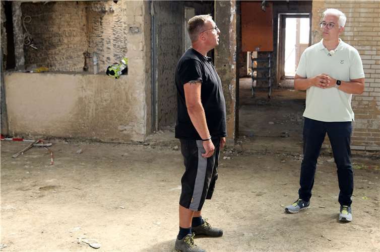 Bürgermeister Dominik Gieler in der Sporthalle der Ahrtalschule.  Foto: privat