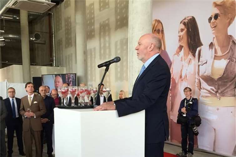 Bürgermeister Edmund Schaaf zeigte sich stolz, nun solch einen Einkaufsmagneten in Montabaur zu wissen.