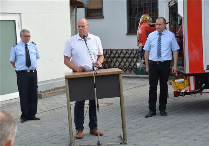 Bürgermeister Frank Klapperich verspricht finanzielle Unterstützung der Gemeinde.