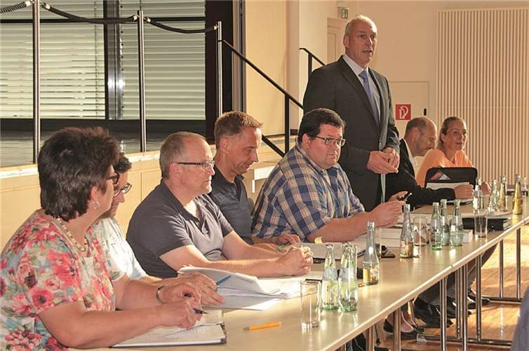 Bürgermeister Fred Pretz, die Fachleute der Verwaltung und der Rat tagten dieses Mal im Urbarer Bürgerhaus.AND