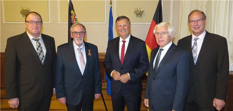 Bürgermeister Guido Nisius, Jürgen de Temple, SGD Nord Präsident Dr. Ulrich Kleemann, Kreisbeigeordneter Fritz Langenhorst, Stadtbürgermeister Arnold Hoffmann (v. l. n. r.).privat
