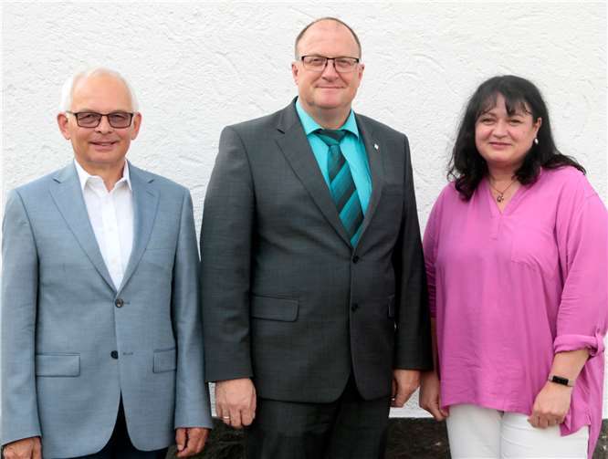 Bürgermeister Guido Nisius (Mitte) mit Udo Seifen (1. Beigeordneter) und Beigeordnete Andrea Knechtges.