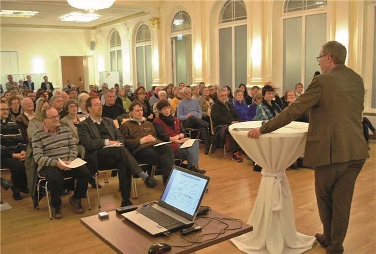 Bürgermeister Guido Orthen bei seiner Einführungsrede. wite