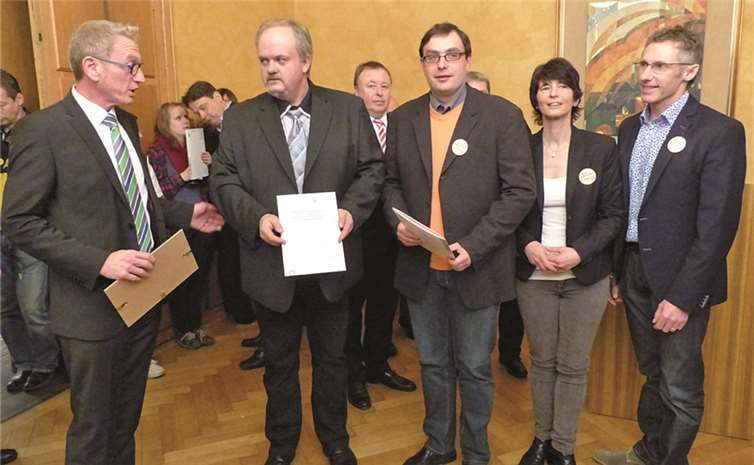 Bürgermeister Guido Orthen erhielt ebenfalls eine Urkunde, die Stadt Bad Neuenahr-Ahrweiler beschäftigt regelmäßig Menschen mit Behinderungen.