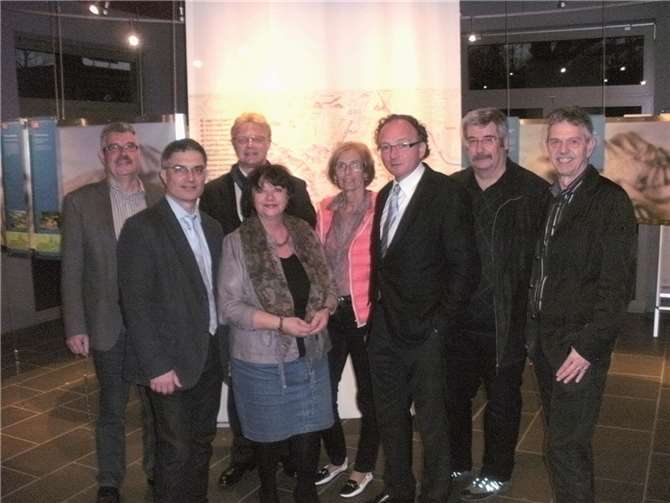 Bürgermeister Hans Peter Ammel, der Leiter des Lava-Doms, Helmut Koll und Andrea Roberts begrüßten Vertreter der SPD-Kreistagsfraktion im Lava Dom in Mendig.  Privat