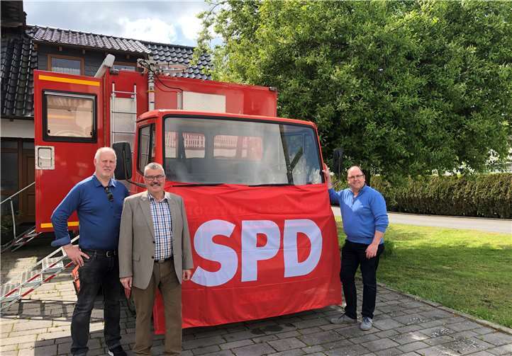 Bürgermeister Hans Peter Ammel und sein Team gehen mit dem SPD - Truck auf Tour zu den Wählerinnen und Wählern.Foto: SPD Mendig