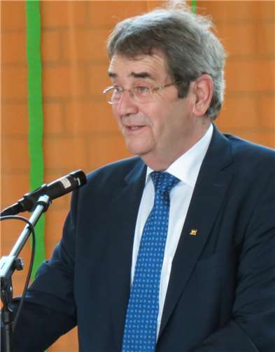 Bürgermeister Helmut Probst lobte die Arbeit von Monika Neunheuser-Etzkorn.