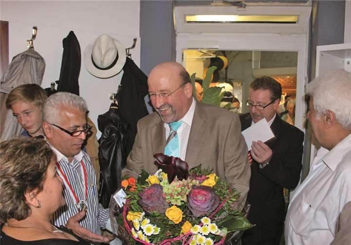 Bürgermeister Herbert Georgi (M.) kam persönlich zum Gratulieren. privat