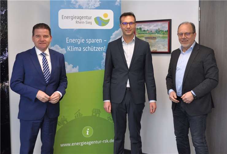 Bürgermeister Holger Jung, Energieagentur-Geschäftsführer Thorsten Schmidt und der Technische Beigeordnete der Stadt Meckenheim, Heinz-Peter Witt.  Quelle: Stadt Meckenheim