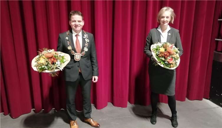 Bürgermeister Holger Jung und seine Stellvertreterin Ariane Stech nach ihrer Vereidigung.Quelle: CDU Meckenheim