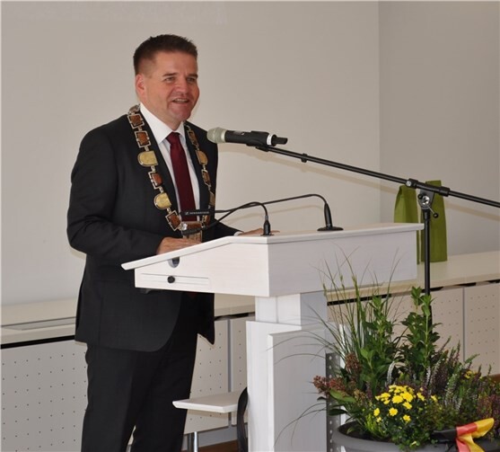 Bürgermeister Holger Jung würdigte in seiner Ansprache die Leistung der Wiedervereinigung und jener Menschen, die damals mutig für Recht und Freiheit eingetreten sind. Foto: Stadt Meckenheim