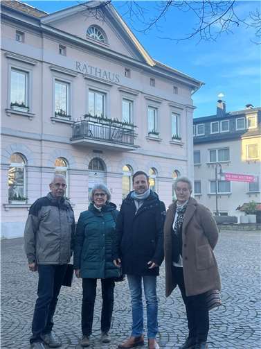 Bürgermeister Ingendahl im Gespräch mit Vertretern des Arbeitskreises.  Foto:privat
