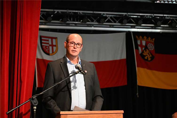 Bürgermeister Jan Ermtraud konnte zahlreiche Mitglieder der Feuerwehren, Jugendfeuerwehr und Alterswehr begrüßen.