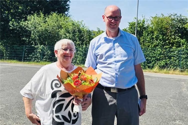 Bürgermeister Jan Ermtraud verabschiedete Frau Müsch.