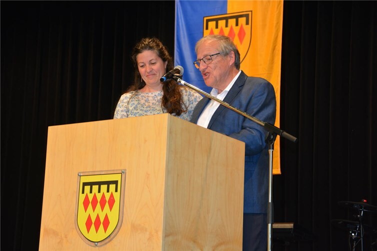 Bürgermeister Jean-Luc Gauthier aus Dornes würdigt de Partnerschaft in seiner An...