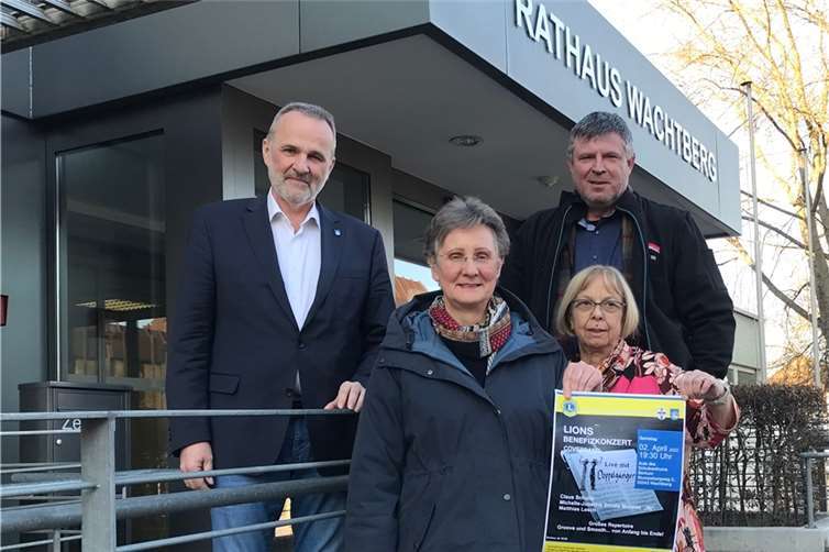 Bürgermeister Jörg Schmidt, Activity-Beauftragte Dr. Angelika Wurm, Musiker Matthias Lesch von „Doppelgänger“, Dr. Gudrun Mieth-Leichsenring (PR-Beauftragte) (v.l.n.r.)Foto: Lions Club Meckenheim-Wachtberg