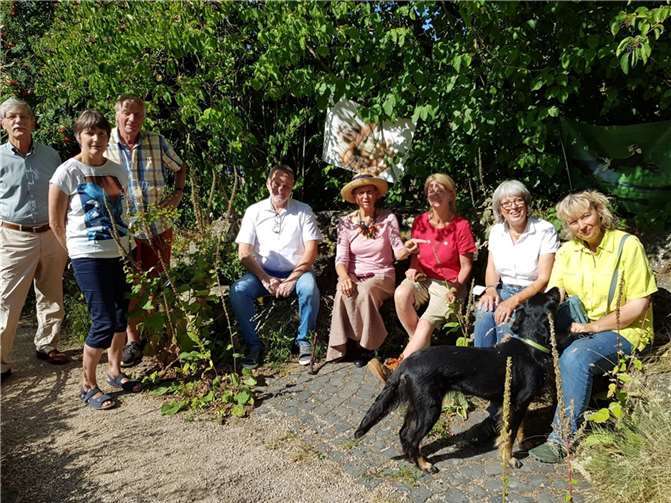 Bürgermeister Jörg Schmidt mit Besuchern der LEADER-Arbeitsgruppe „Gärten“.  Foto: Gemeinde Wachtberg