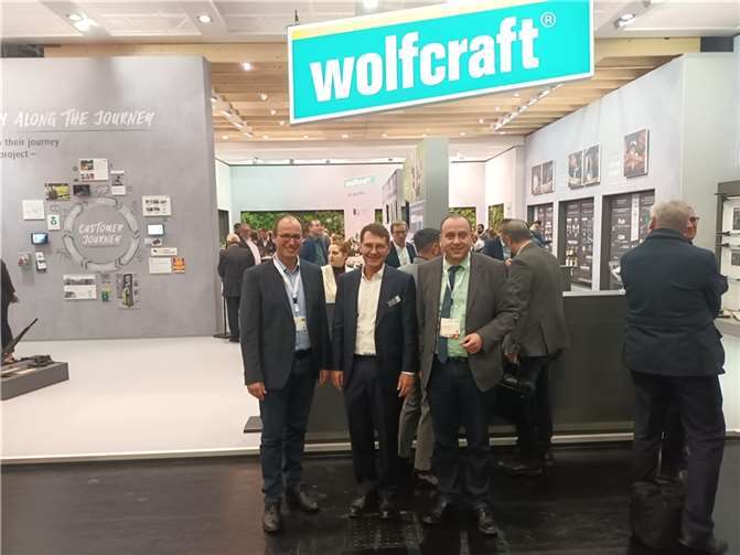 Bürgermeister Johannes Bell, Reinhard Wolff und Wirtschaftsförderer Peter Engels (v.r.). Foto: Verbandsgemeinde Brohltal