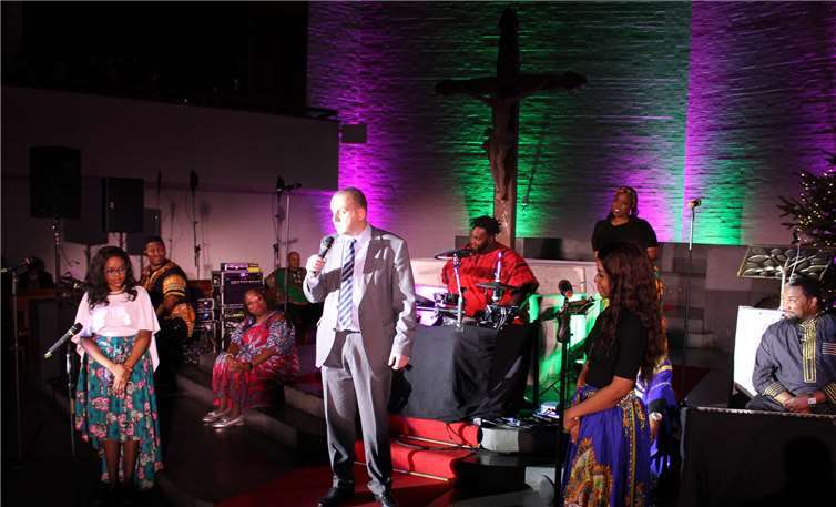 Bürgermeister Johannes Bell konnte viele Gäste beim Neujahrskonzert der Verbandsgemeinde Brohltal in der Niederzissener Pfarrkirche St. Germanus willkommen heißen.Fotos: WK