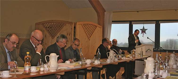 Bürgermeister Johannes Bell legte dem Rat einen ausgeglichenen Haushalt für das Jahr 2014 vor.WER