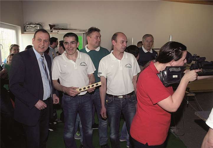 Bürgermeister Johannes Bell wurde auf der Schießsportanlage in Oberlützingen herzlich begrüßt. RÜ