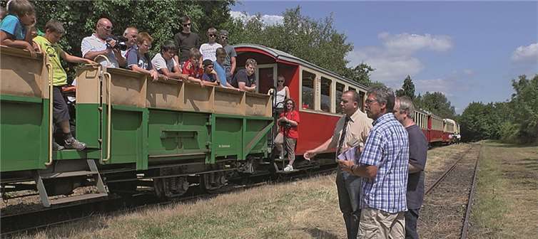 Bürgermeister Johannes und Wehrleiter Hans Jörg Degen verabschieden die Jugendfeuerwehr aus dem MYK-Kreis. Peter Schäfer