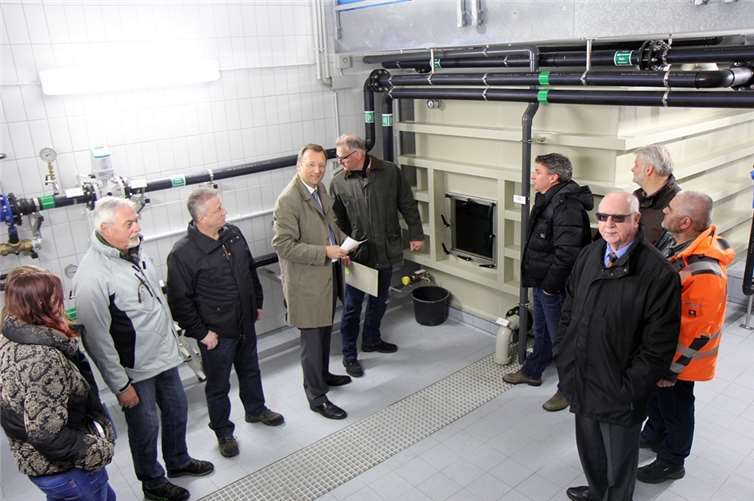 Bürgermeister Josef Oster und der Werkleiter Uwe Bruchhäuser beim Ortstermin mit dem Werksausschuss der Verbandsgemeinde.WW